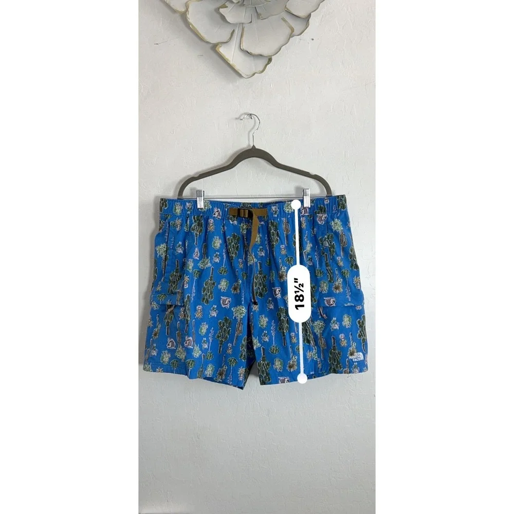 The North Face Belted blue cactus Shorts size XXL hiking camping water sports